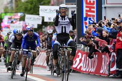 Kittel se lleva la segunda etapa del Giro y Matthews se enfunda la 'maglia' rosa
