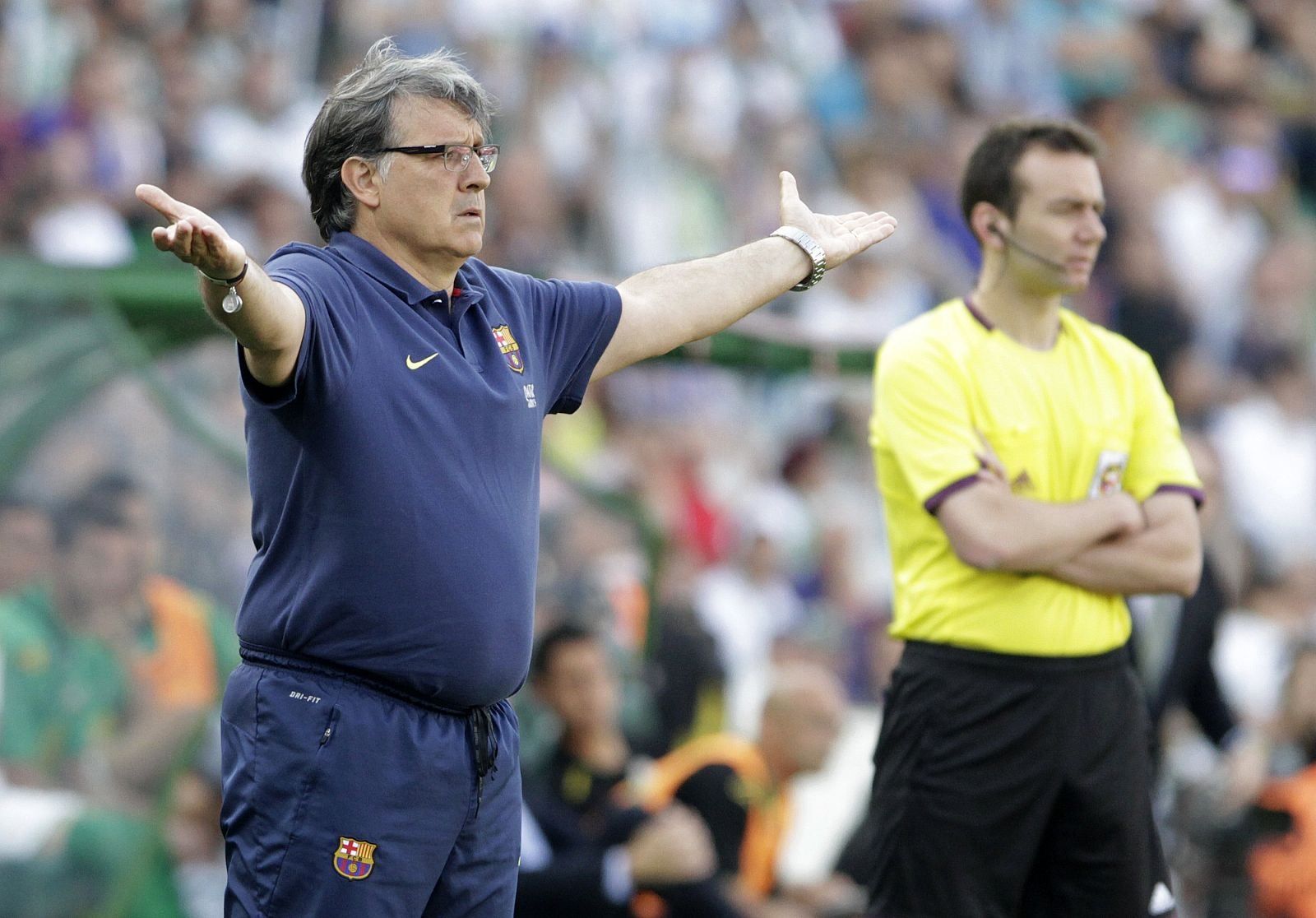 Barcelona's coach Martino gestures during their Spanish first division soccer match against Elche at the Martinez Valero stadium in Elche