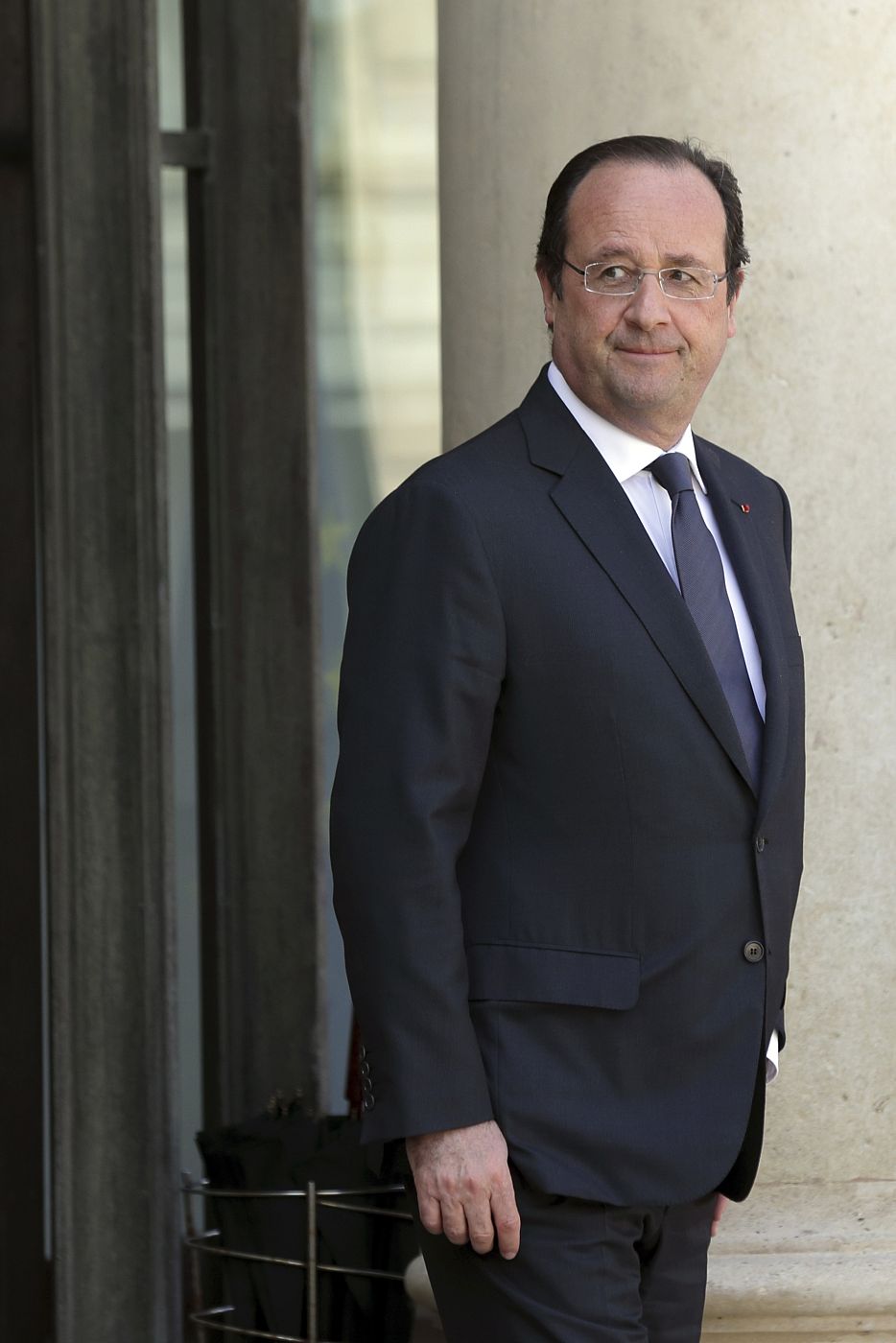 French President Hollande waits for guests at the Elysee Palace in Paris