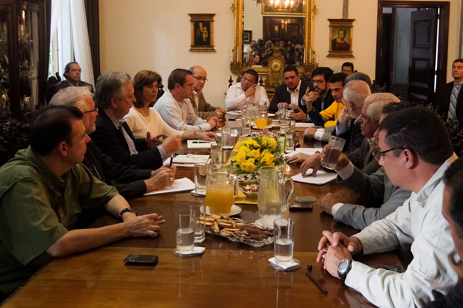 REUNIÓN DE OPOSICIÓN CON CANCILLERES DE UNASUR Y EL NUNCIO