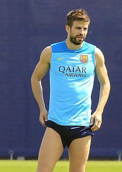 Piqué renueva con el Barcelona hasta 2019