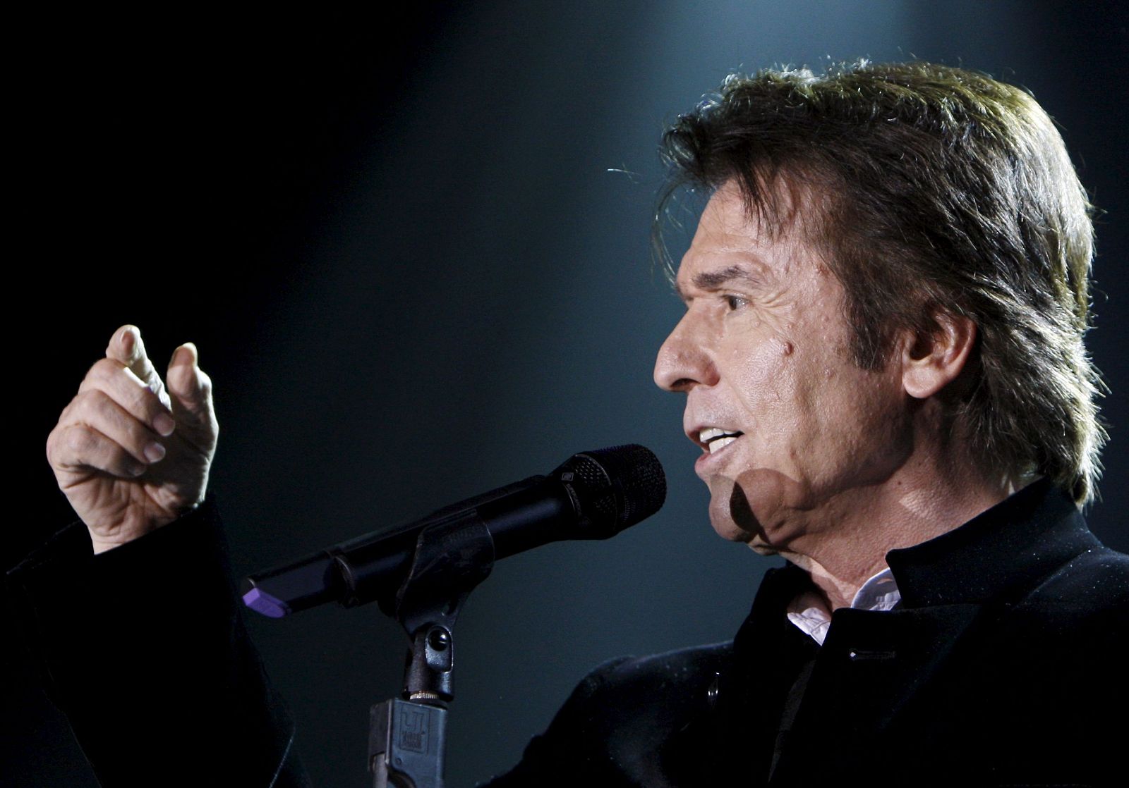 Raphael actúa en el metro