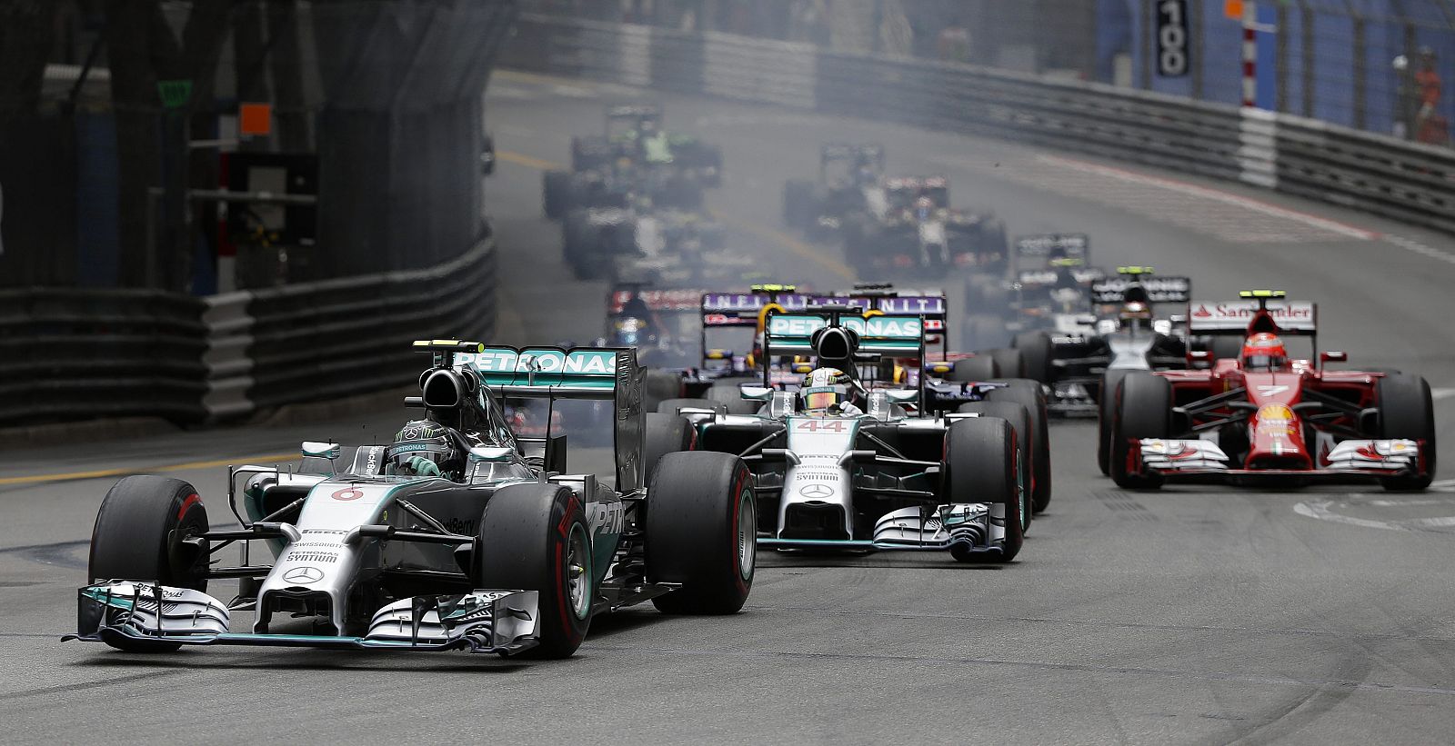 Nico Rosberg, por delante de Lewis Hamilton en el GP de Mónaco