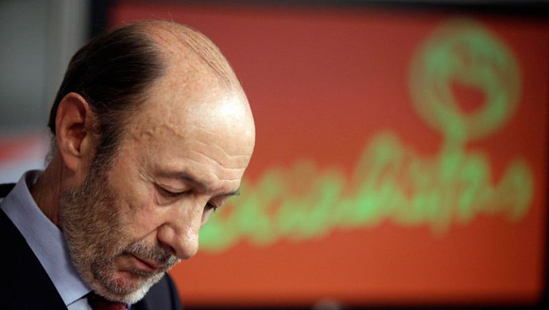 Rubalcaba dejará de liderar el PSOE en julio, cuando se celebrará un congreso extraordinario