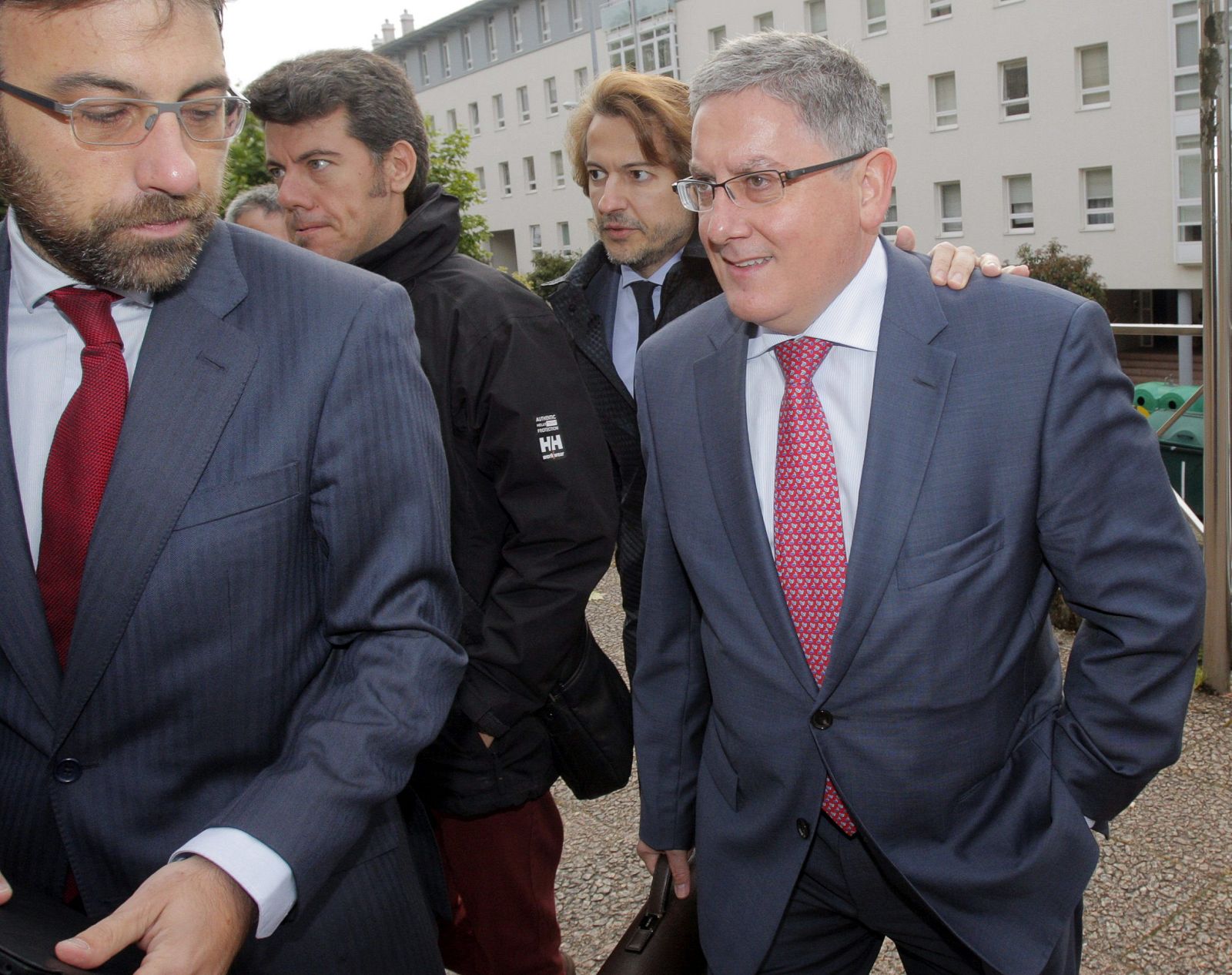 Uno de los ex-vocales de Adif, Juan Ángel Mairal, a su llegada a los juzgados de Santiago.