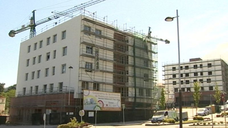 El número de hipotecas sube en marzo un 2% por primera vez en casi cuatro años, según el INE