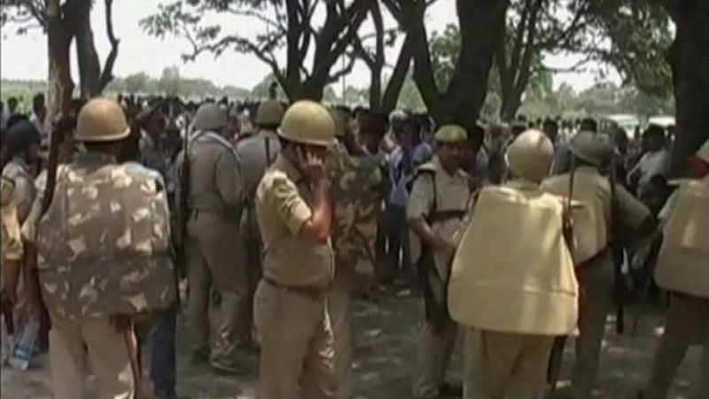 Dos jóvenes aparecen ahorcadas en un árbol tras sufrir una violación múltiple en la India