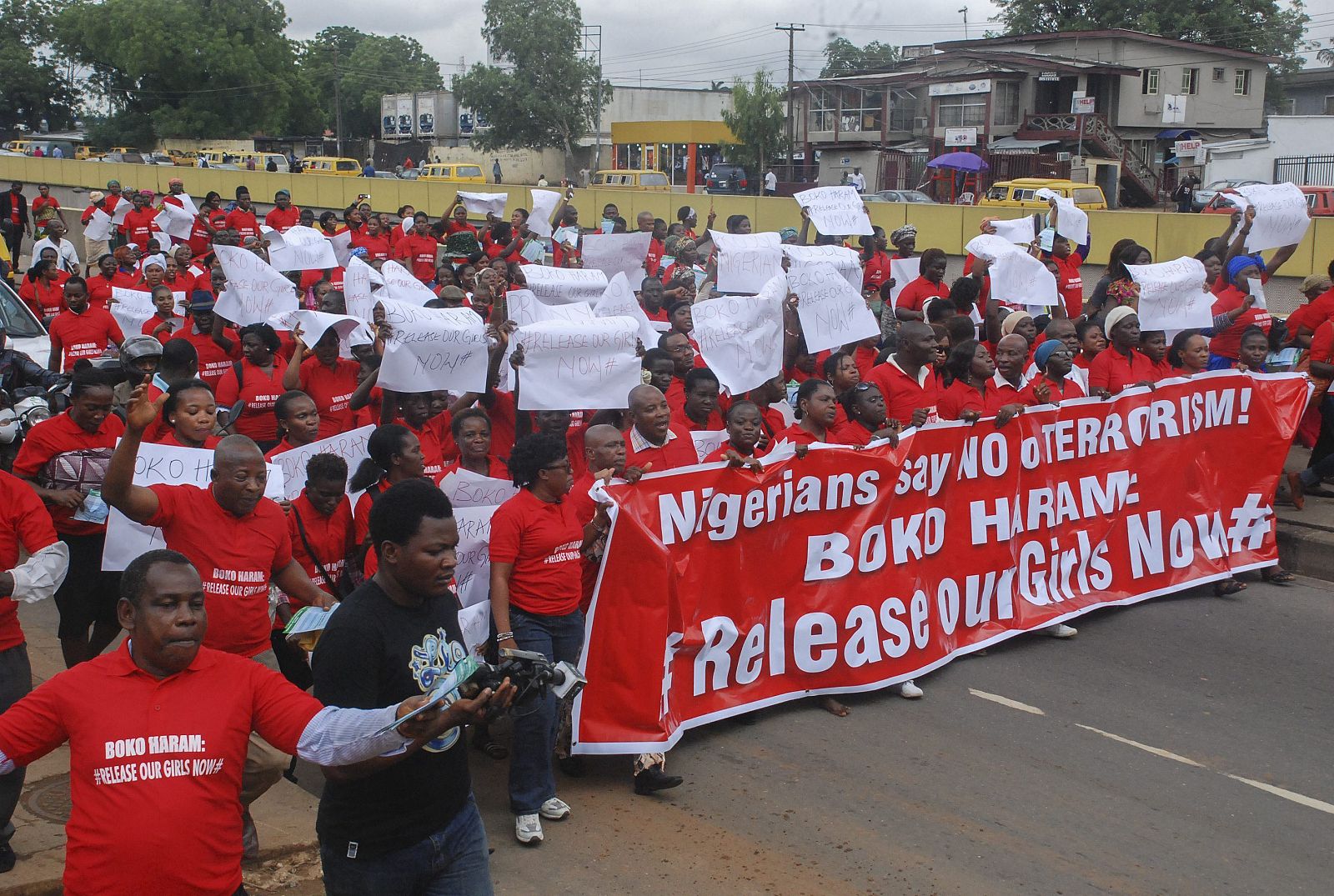 Manifestación en Lagos (Nigeria) para recordar a las niñas secuestradas por Boko Haram