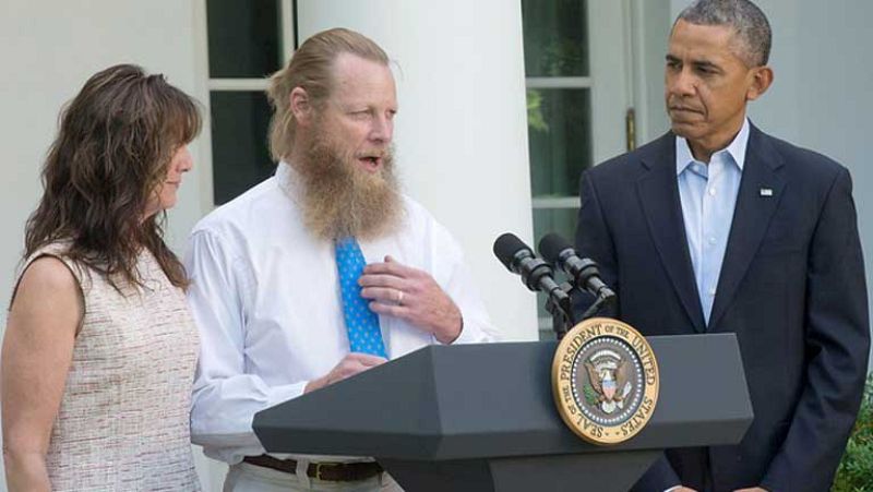 EE.UU. traslada a cinco presos de Guantánamo a Catar por la liberación del sargento Bergdahl