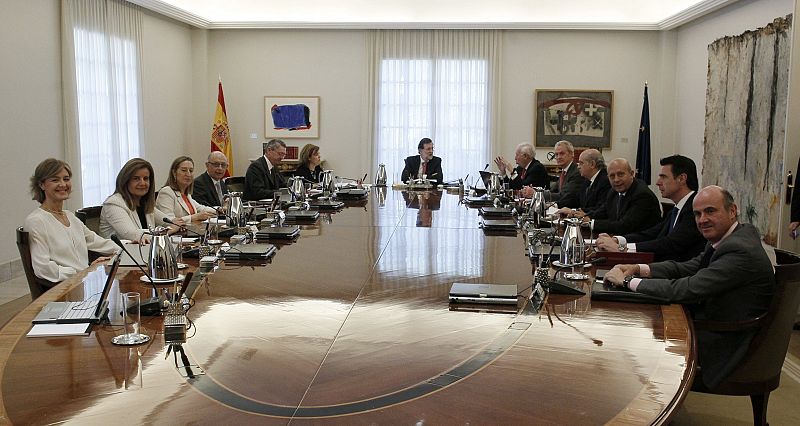 El Gobierno reconoce la labor del rey en una declaración institucional tras su abdicación 