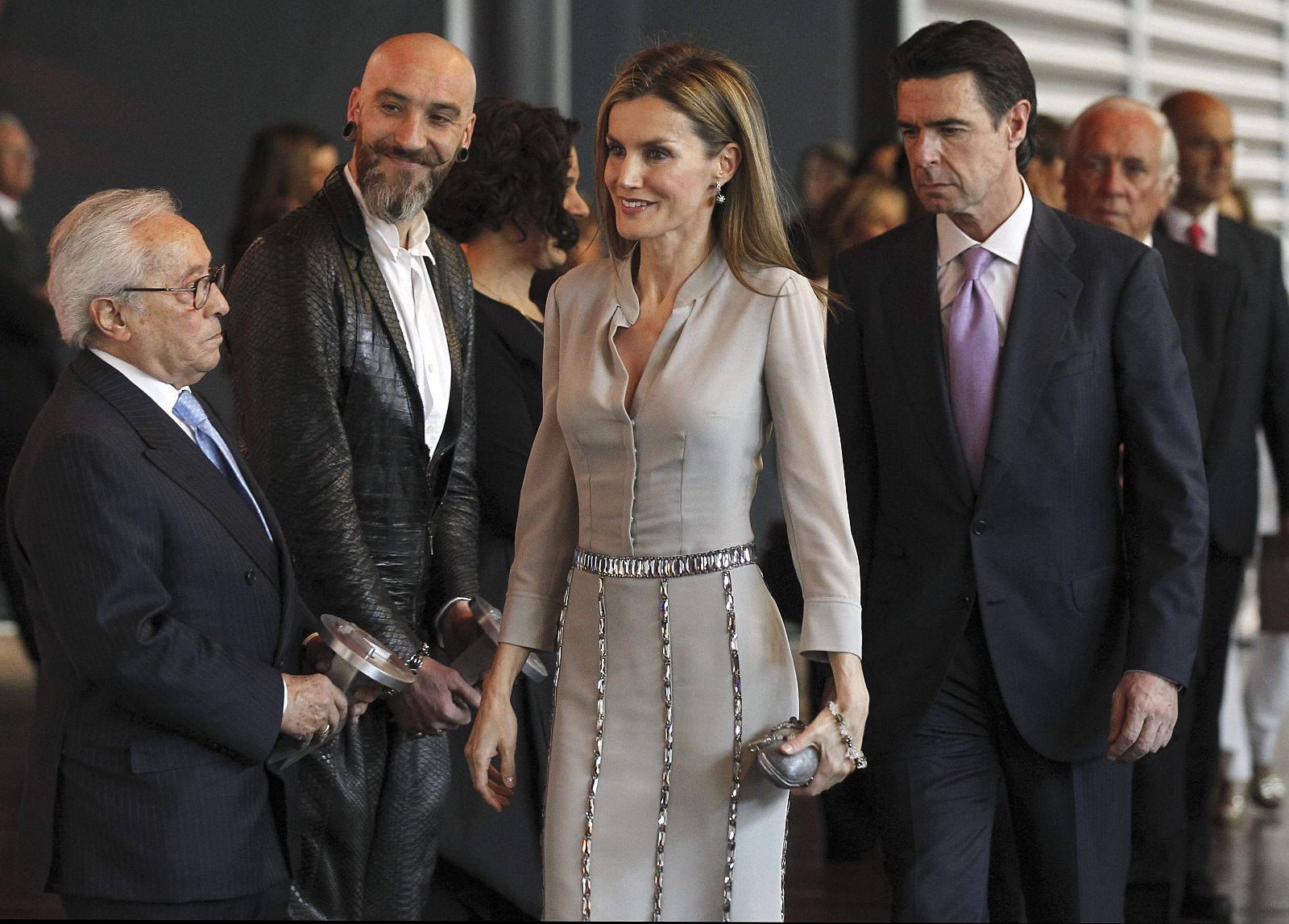 La princesa Letizia y el ministro de Industria, Manuel Soria, a su llegada a la entrega de la primera edición de los Premios Nacionales de Moda, concedidos por el Ministerio de Industria, esta tarde en Madrid.