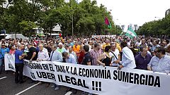 Los taxistas se manifiestan en Europa contra el "intrusismo" de aplicaciones como Uber