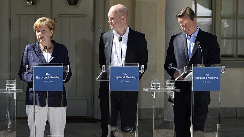 Merkel se muestra más dispuesta a sacrificar a Juncker por un candidato "de consenso"