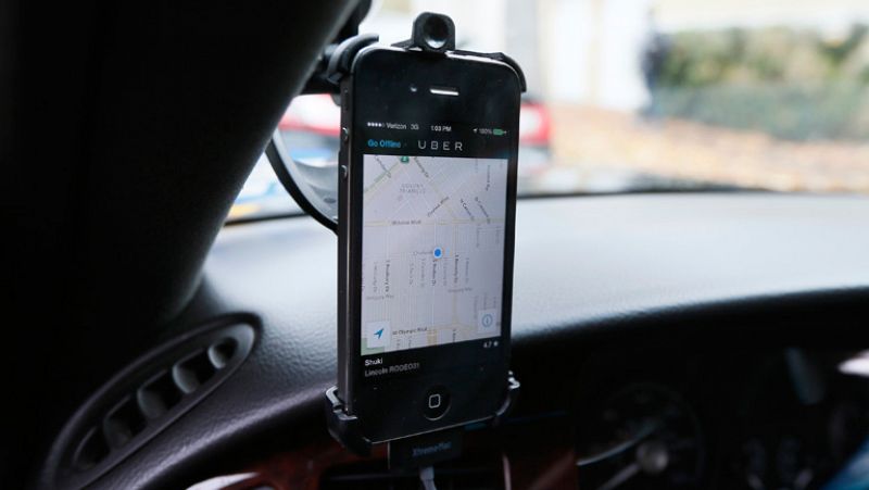 Uber ve "desmesuradas" las protestas en su contra y pide "un marco legal" para seguir activa