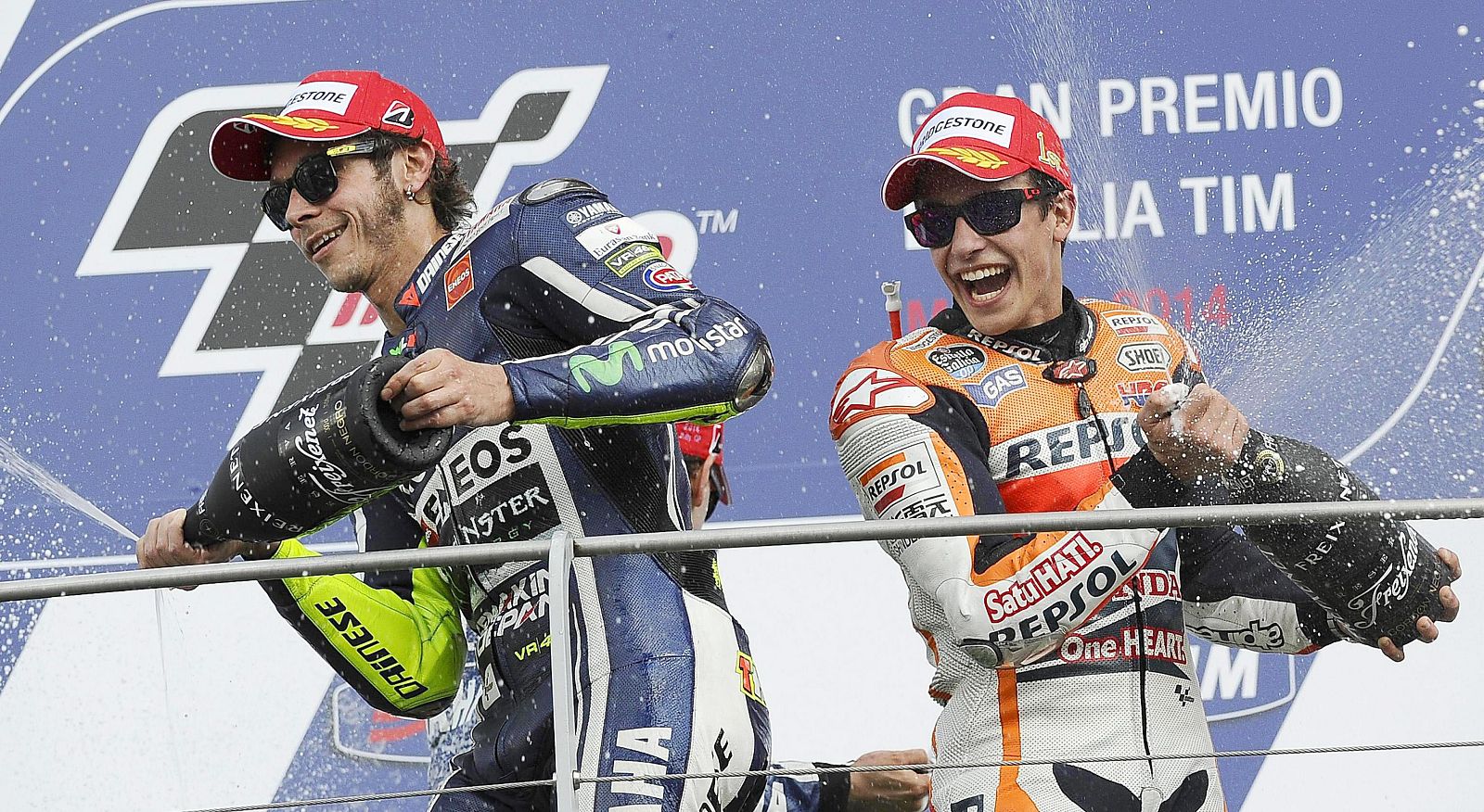 Valentino Rossi y Marc Márquez, en el podio de Mugello