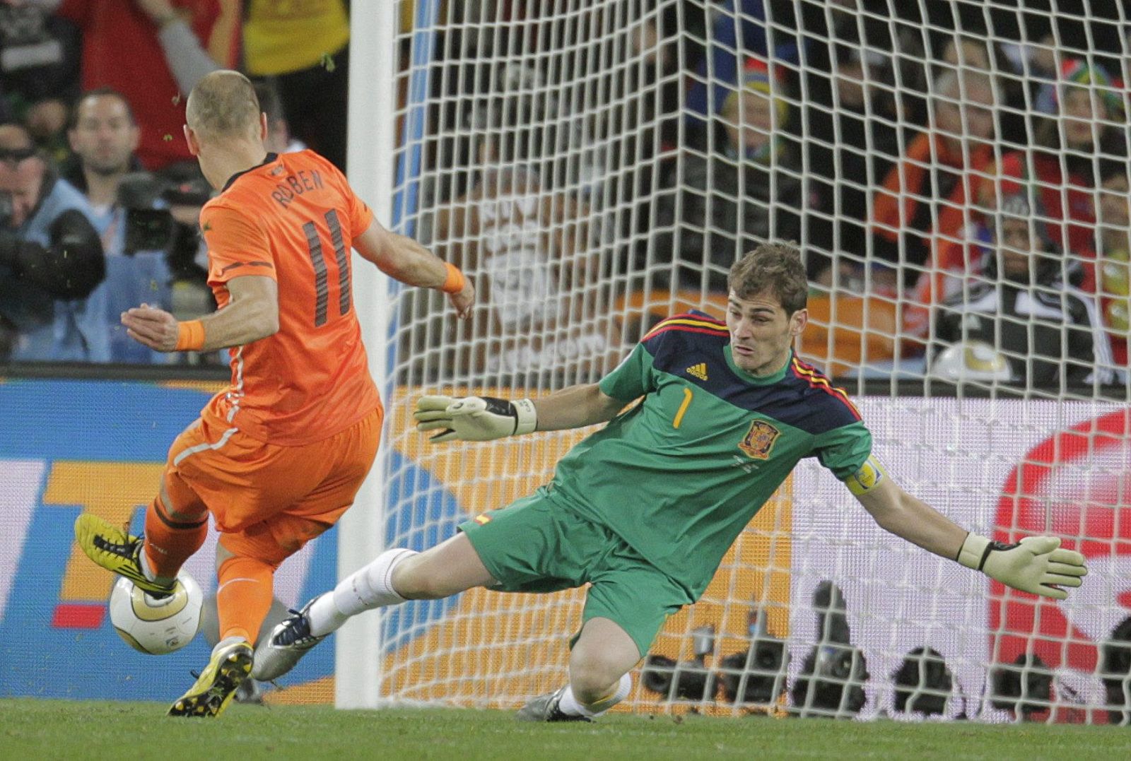 Robben frente a Casillas