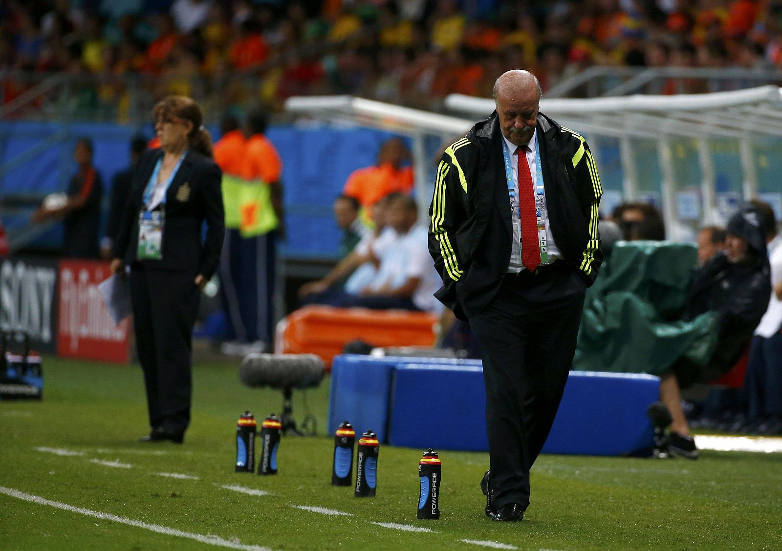 Spain's coach Del Bosque reacts during their 2014 World Cup Group B soccer match against the Netherlands at the Fonte Nova arena in Salvador