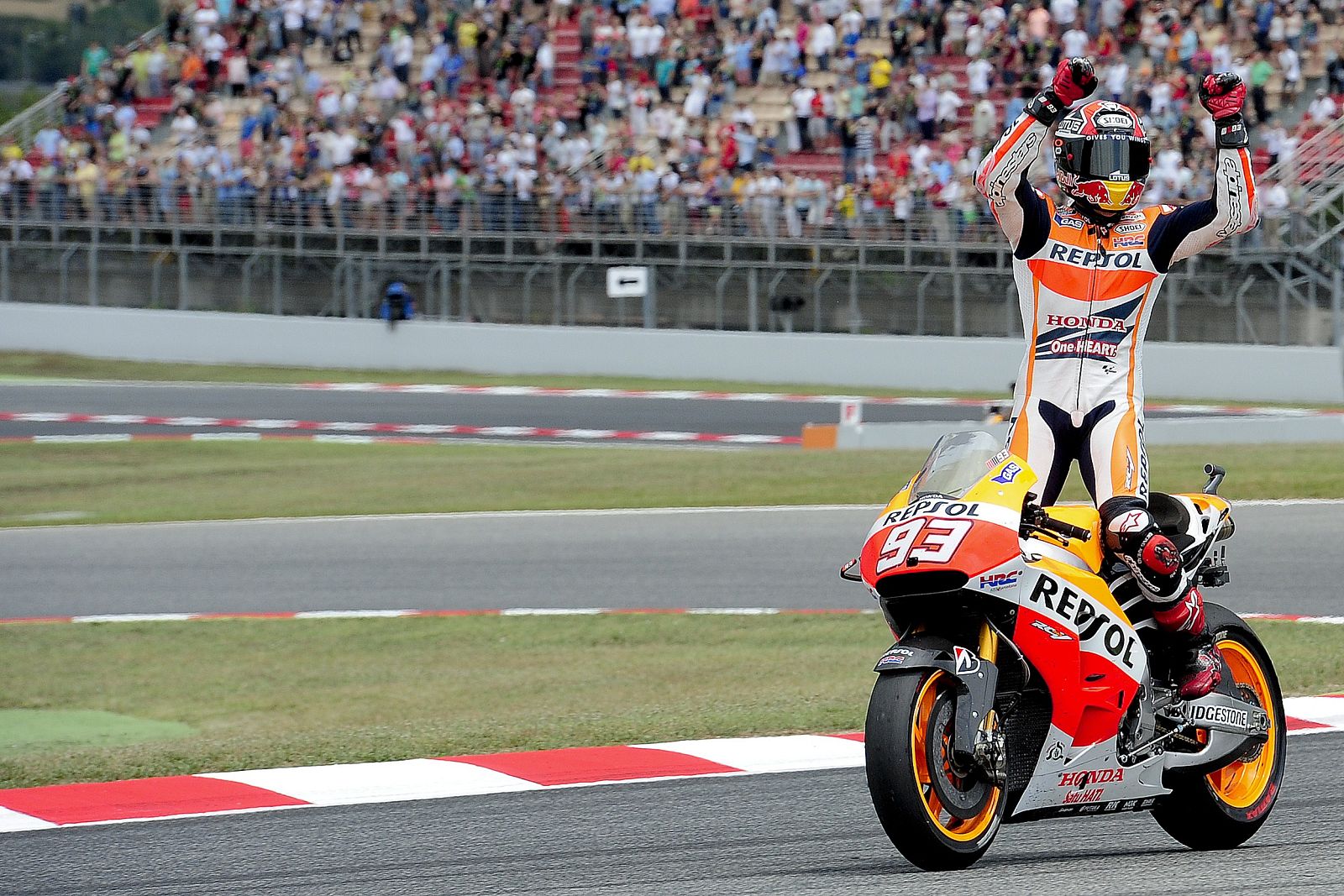 Marc Márquez celebra el triunfo logrado en Montmeló en 2014.
