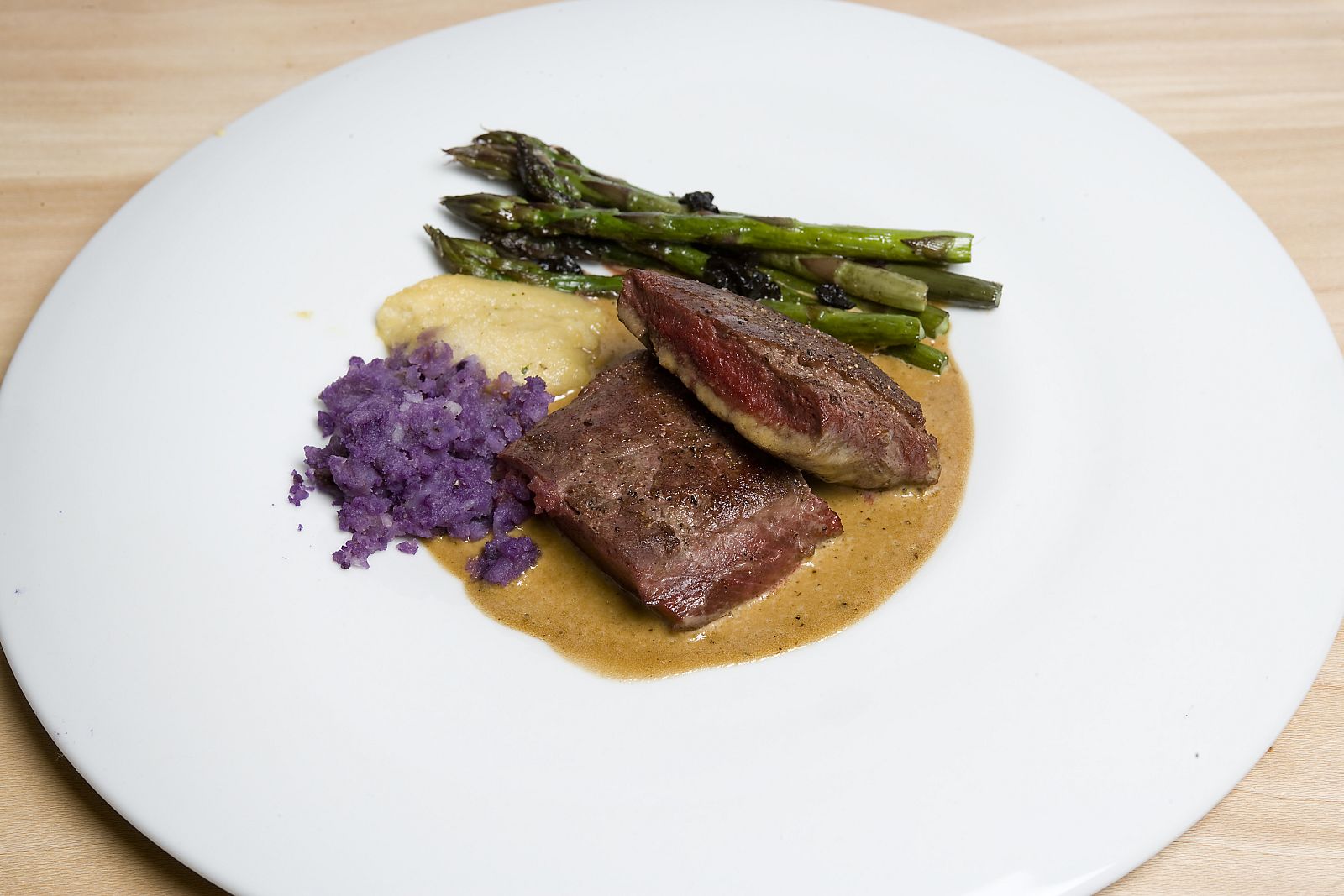 MasterChef - Solomillo de canguro en salsa de ajo negro