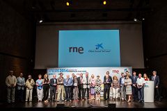 RNE entrega a Elena Sánchez el Premio del VI Concurso de Relatos Escritos por Personas Mayores