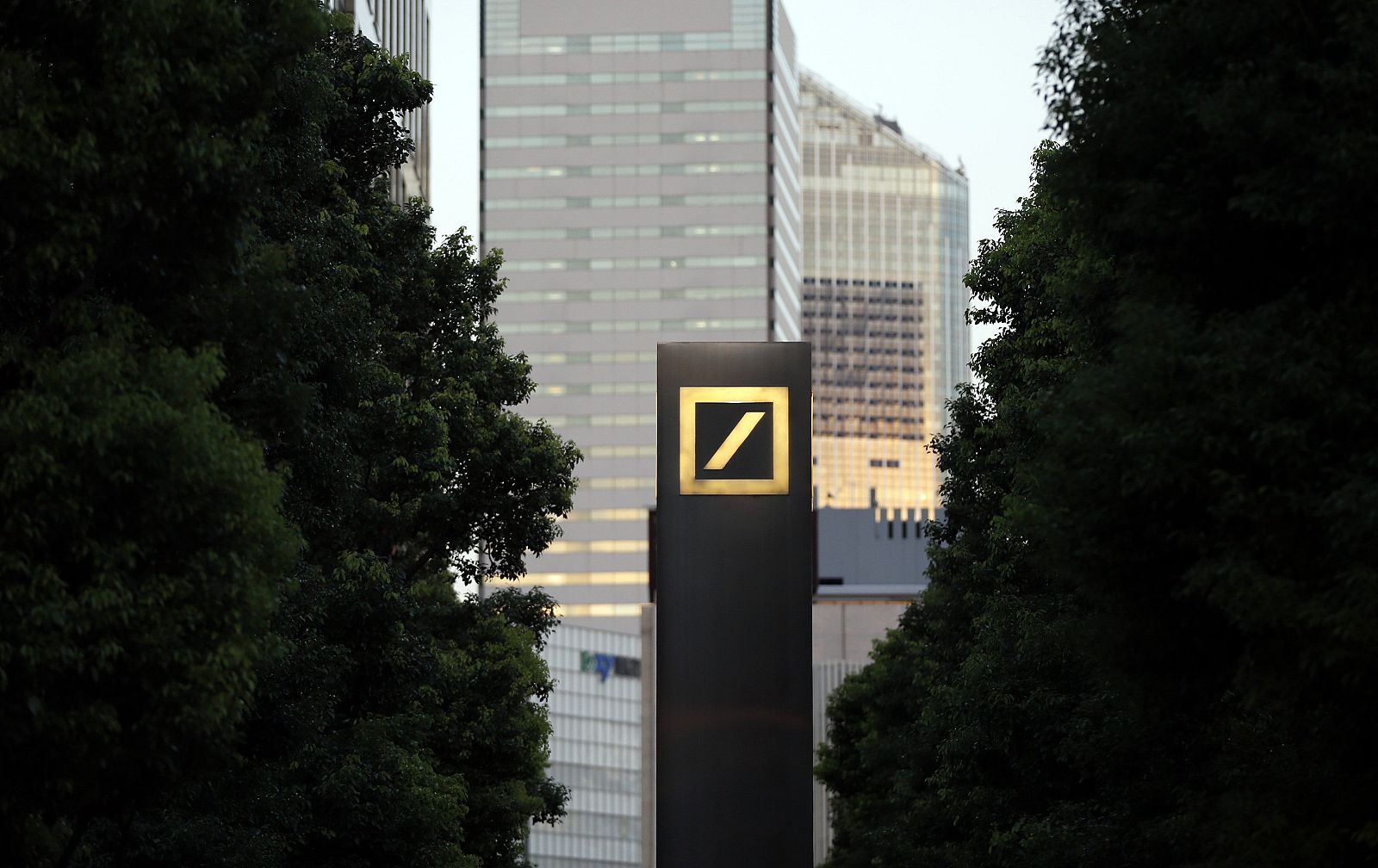 El logo de Deutsche Bank AG en Tokio