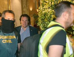 El alcalde de Torredembarra y los concejales de CiU imputados por corrupción dejan el gobierno
