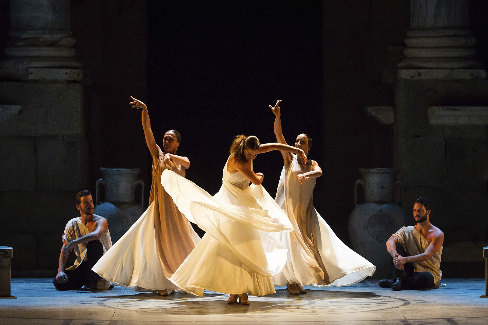 SARA BARAS VIVE SU "RETO" COMO ACTRIZ EN EL ESTRENO DE "MEDUSA" EN MÉRIDA