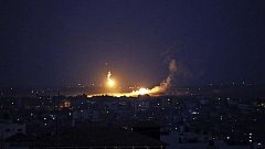 Israel y Hamás vuelven a la carga mientras negocian un alto el fuego