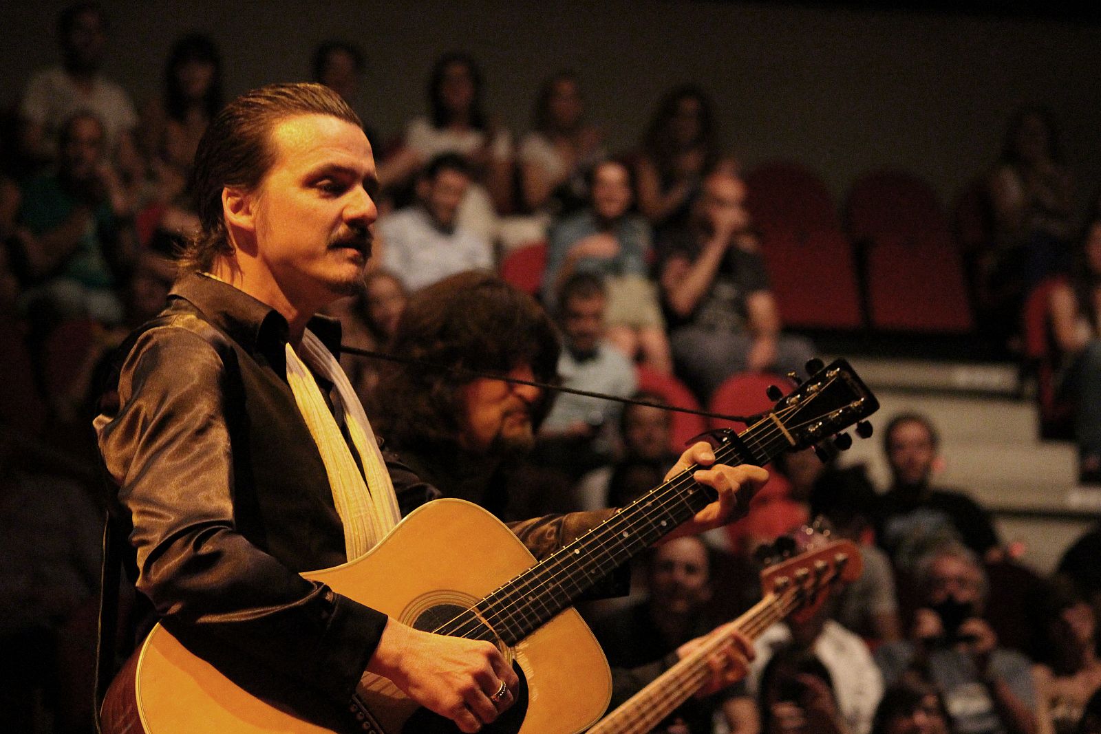 El cantante Coque Malla durante su concierto en el Circo Price en Madrid