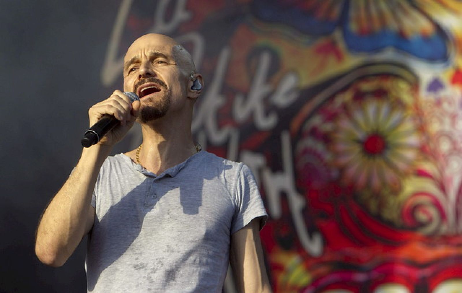 "James", Tim Booth, durante la jornada inaugural del FIB