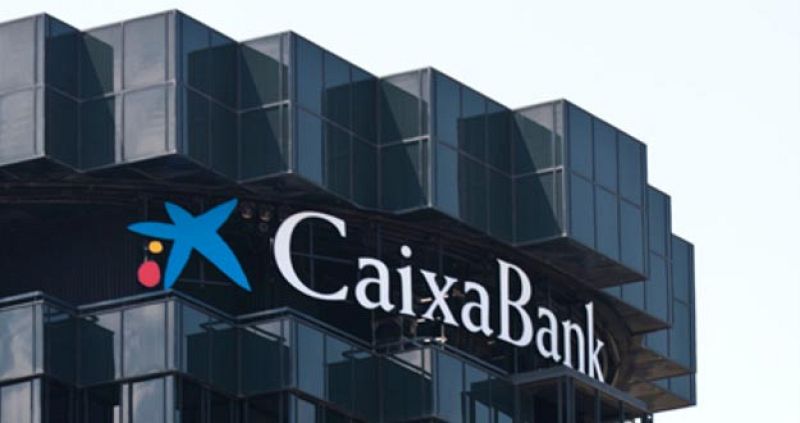 CaixaBank acuerda con los sindicatos la creación de 700 puestos de trabajo en 2015   
