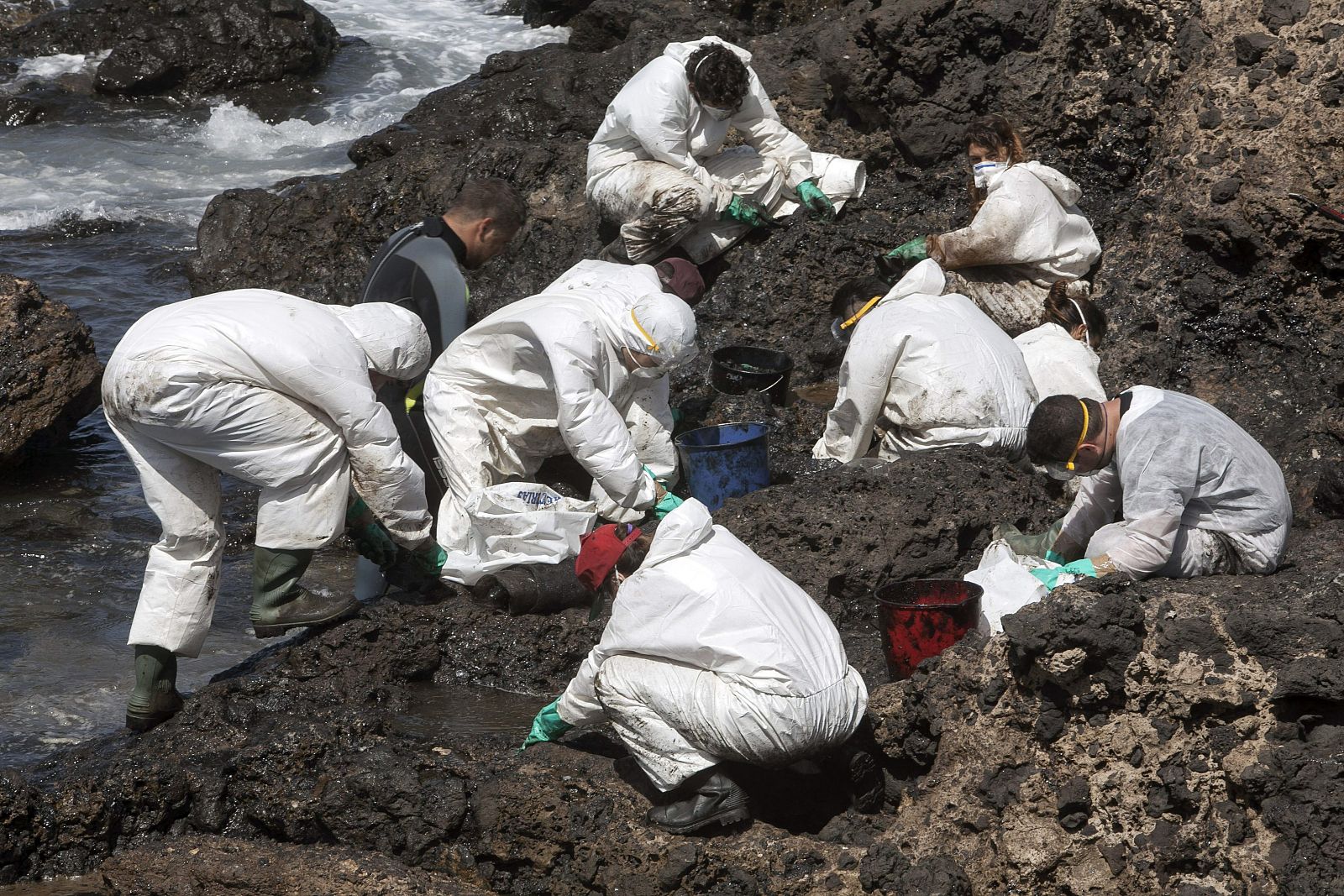 VARIAS MANCHAS DE PETRÓLEO APARECEN EN EL LITORAL ESTE DE GRAN CANARIA
