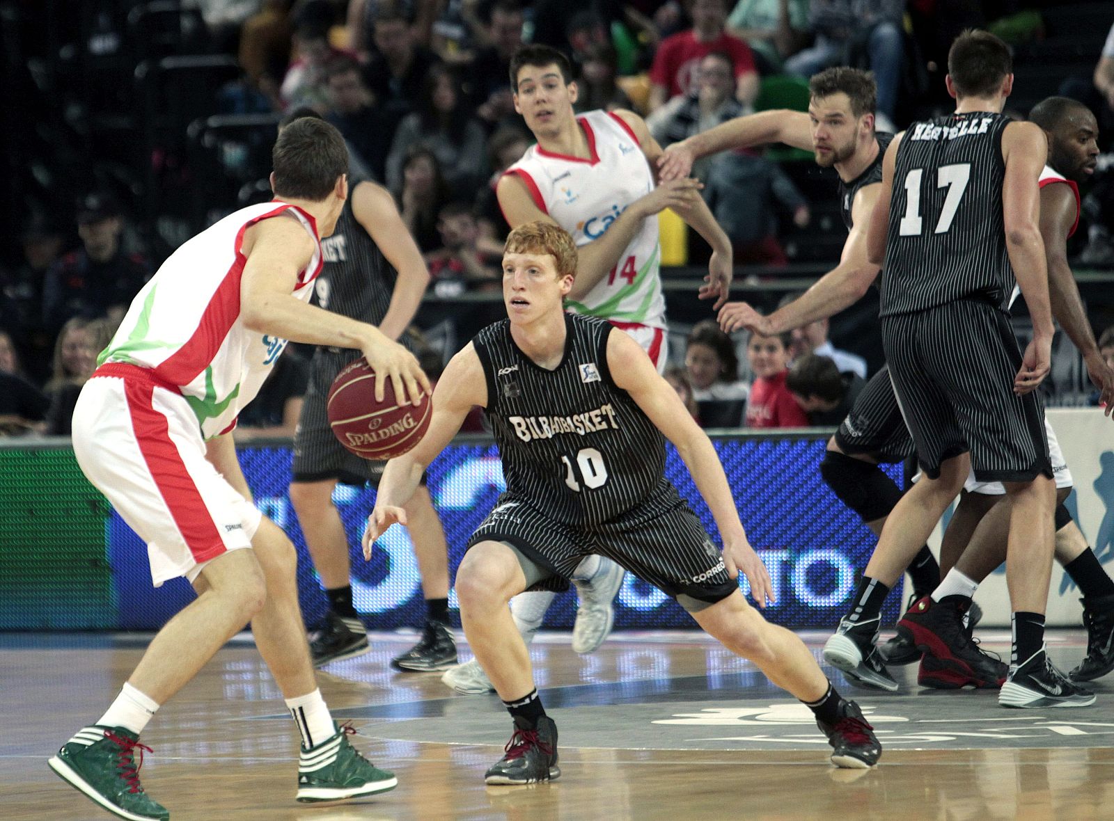 Imagen de un partido del Bilbao Basket ante el Cajasol