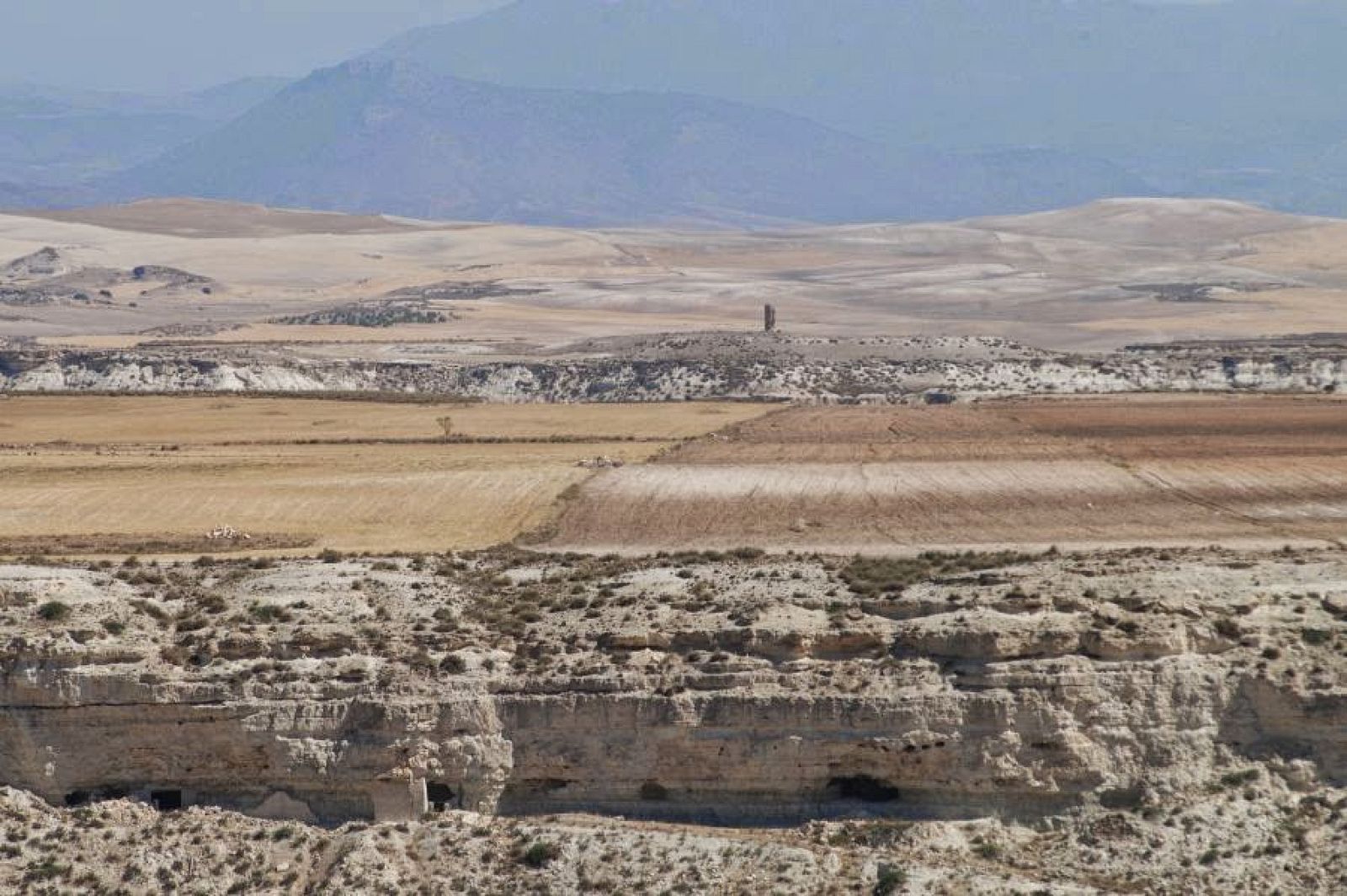 Imagen actual de Orce sobre los sedimentos producto de la evaporación del lago.