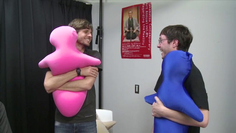 El karaoke nipón, el cariño de unos robots y la comida osaqueña, ¡las imágenes inéditas!