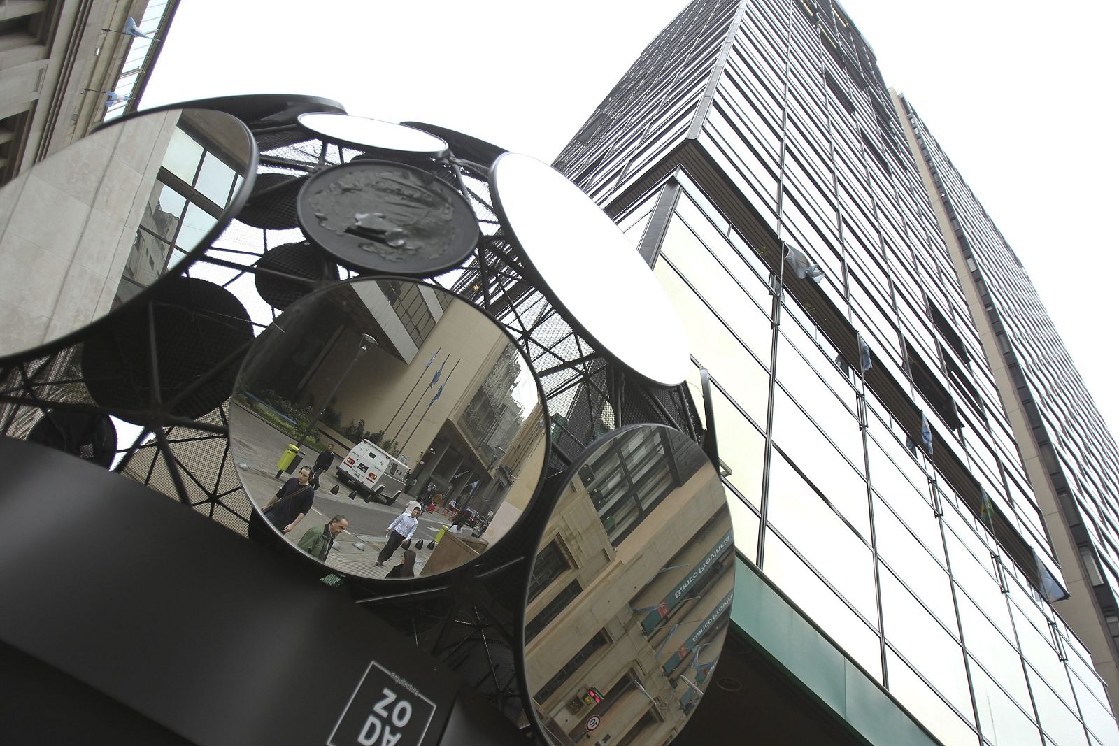 ARGENTINA ESPERA NUEVA REUNIÓN POR LA DEUDA SIN "EXPECTATIVAS FAVORABLES"