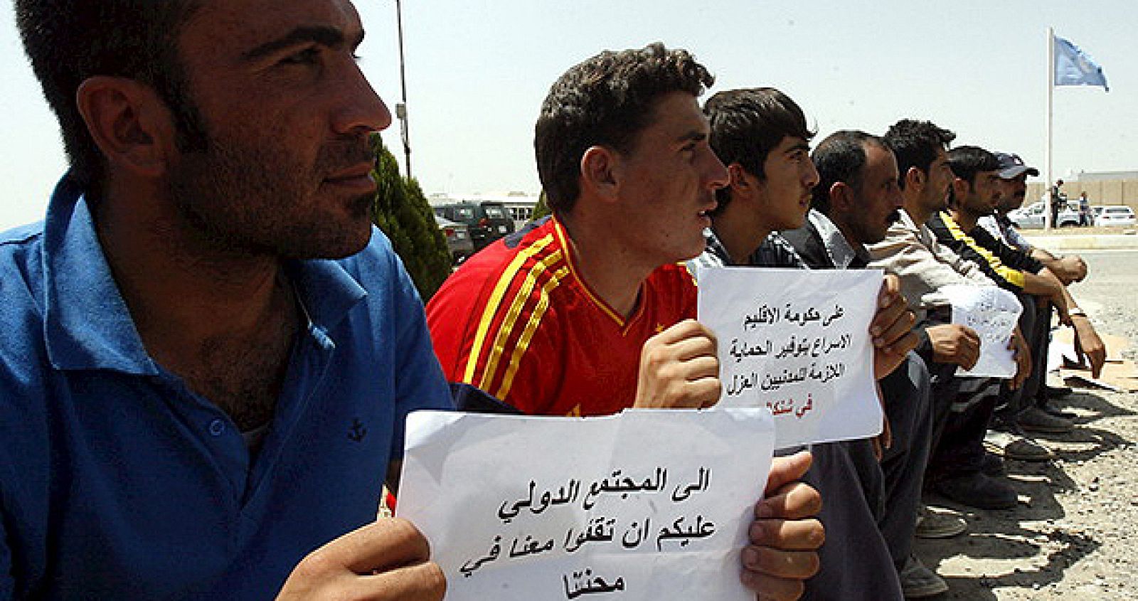 Kurdos yazidíes se manifiestan en una sede de la ONU en Irak contra los ataques yihadistas en el norte del país