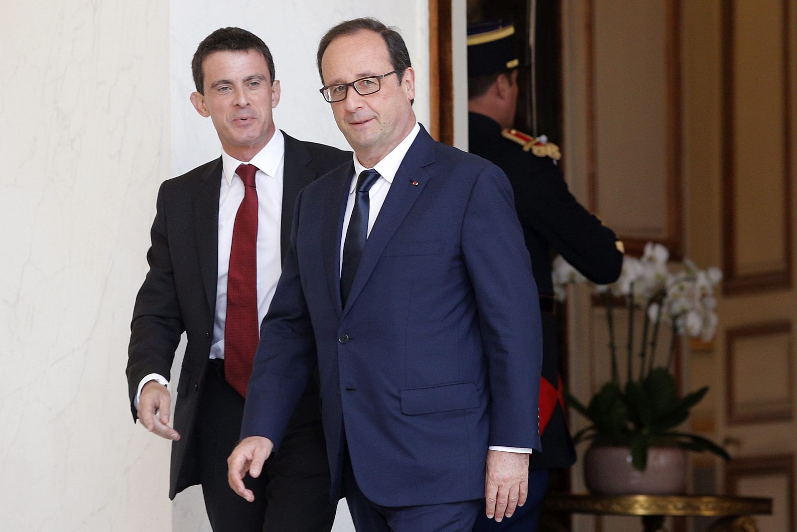El presidente francés, Francois Hollande, junto al primer ministro francés, Manuel Valls