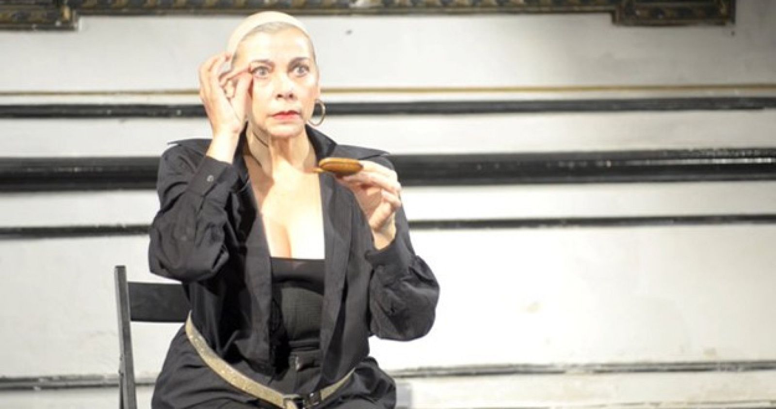 obras-470851660 640 . En 'Las heridas del viento' Kiti Manver interpreta a un hombre que ha consagrado su vida a un amor imposible