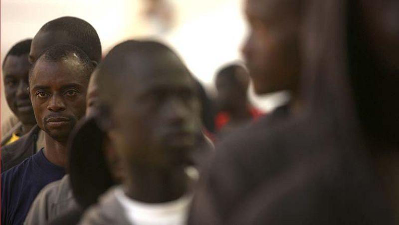 Marruecos admite "disfunciones" e Interior enviará más agentes ante la llegada de inmigrantes