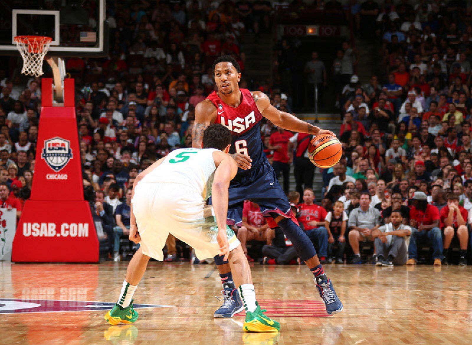 Derrick Rose, base de EE.UU., en un amistoso contra Brasil.