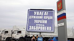 El convoy humanitario ruso entra en Ucrania y Kiev lo califica como "invasión"