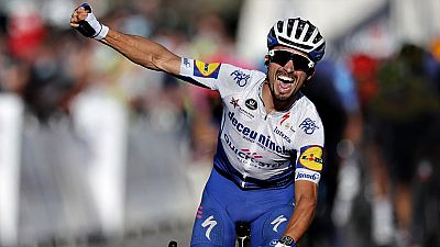 Alaphilippe mantiene su idilio con el Tour, victoria y liderato