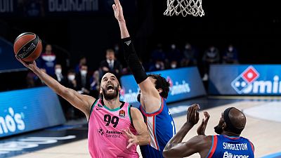 El Barça cae en Estambul y el Madrid se pasea ante ALBA Berlín