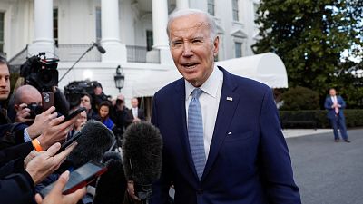 Biden descarta "por ahora" enviar los cazas F-16 solicitados por Ucrania