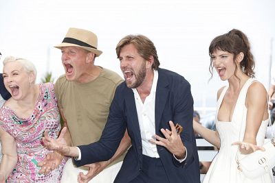 Carcajadas en Cannes: Ruben Östlund triunfa con su farsa que destroza roles de poder, género y clase