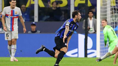 El Barcelona se diluye en San Siro con polémica final