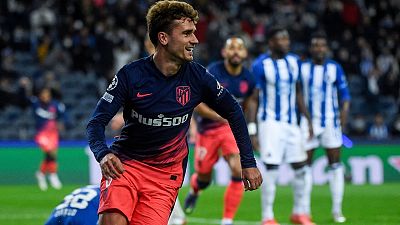 Griezmann lidera al Atlético hacia octavos en Oporto