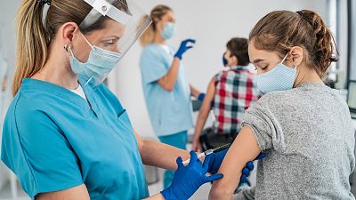 Las clases empezarán en septiembre con más del 60 % de los adolescentes vacunados