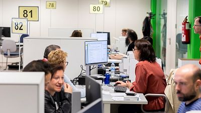 ¿Cómo hacer la declaración de la renta de forma presencial y qué documentos necesito?